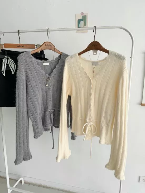 美翻~V領緹花綁帶上衣