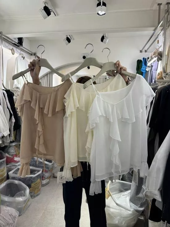 露單肩雪紡上衣