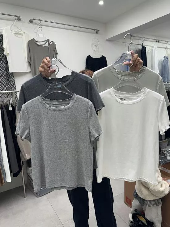 圓領捲邊素面上衣