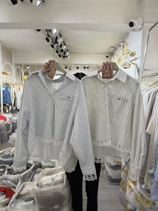 蕾絲拼接直紋短版襯