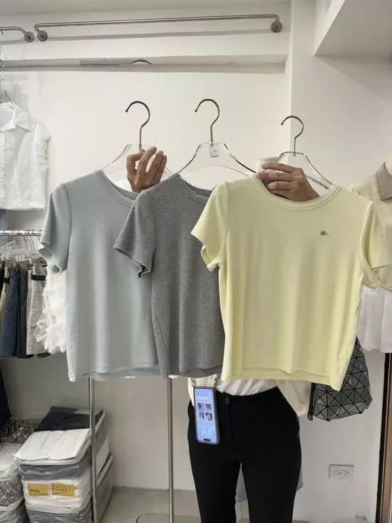 小標撞色邊素面Tee