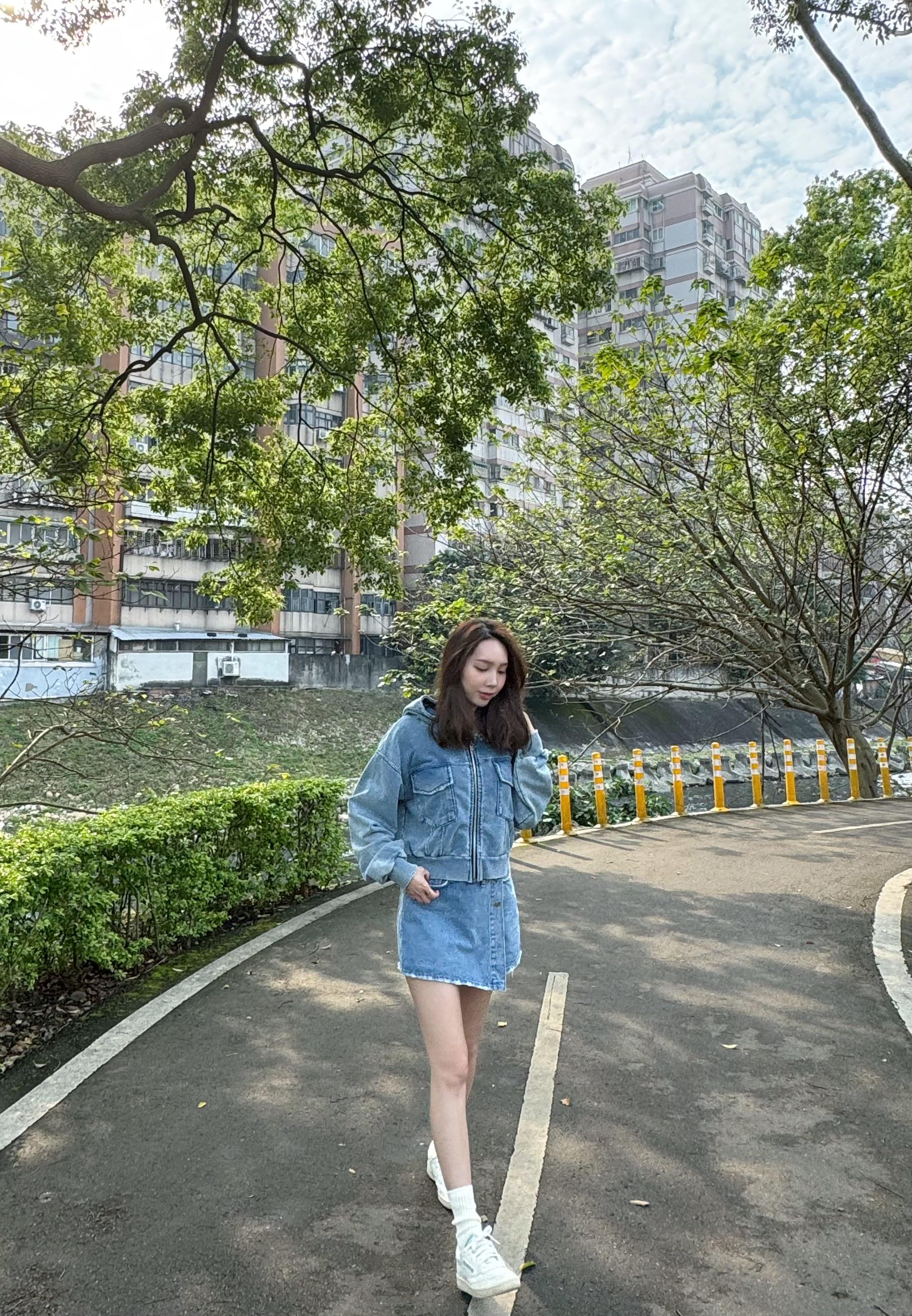 刷色丹寧破損牛仔連帽外套