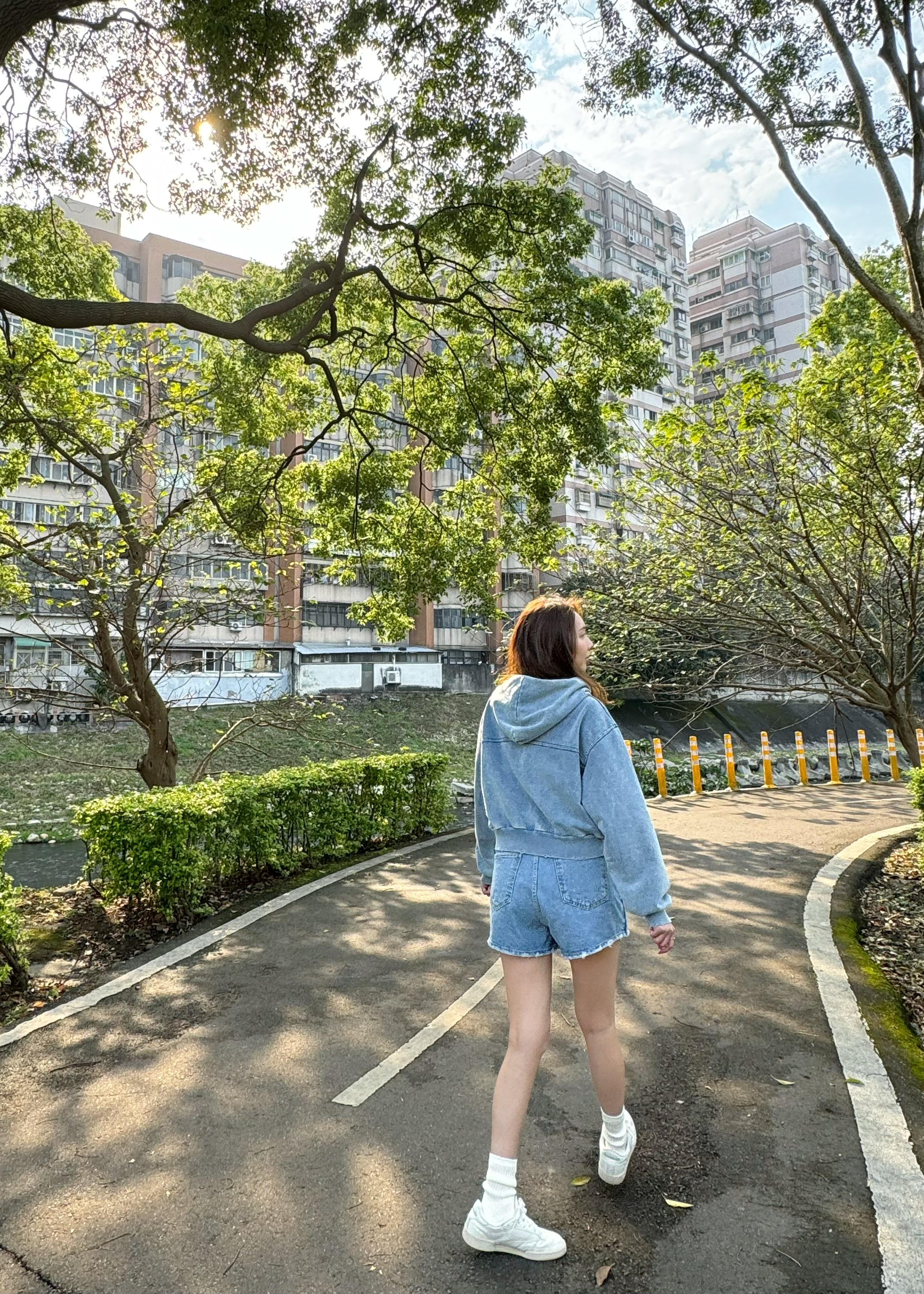 刷色丹寧破損牛仔連帽外套