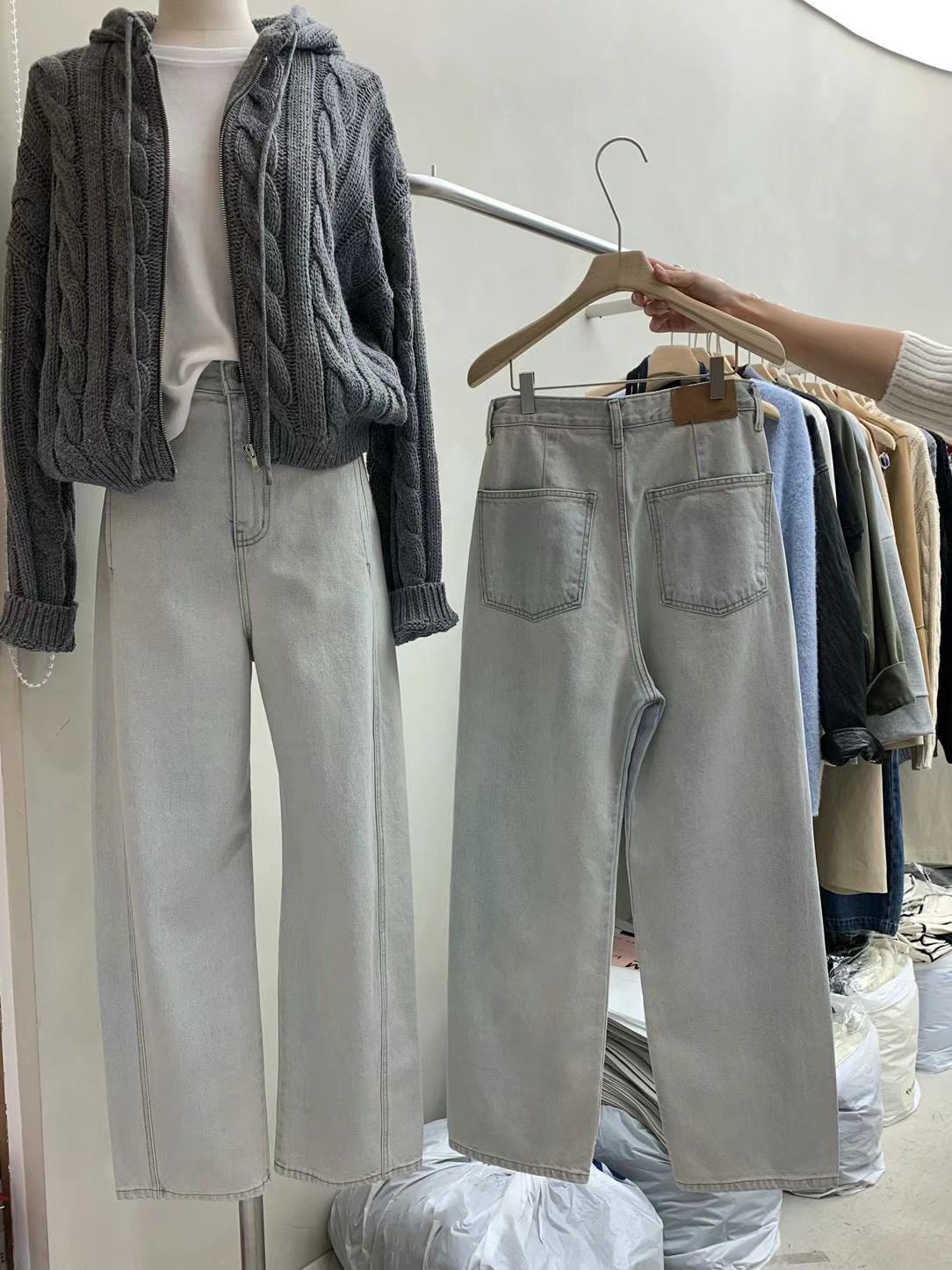 淺藍小廓型牛仔褲