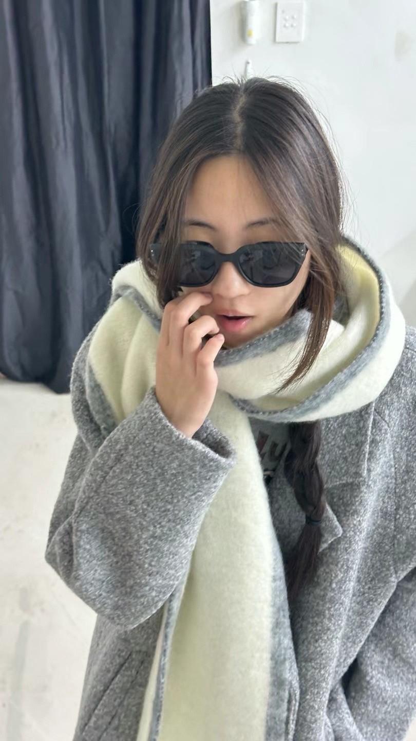 時髦配色羊毛圍巾