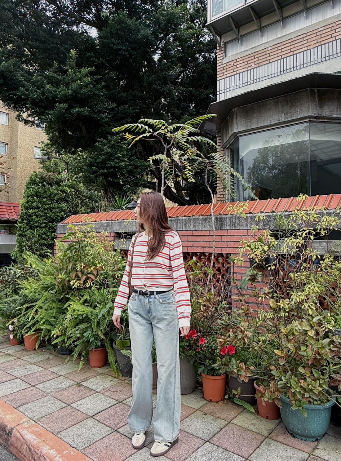 圓領扣撞色橫條開衫