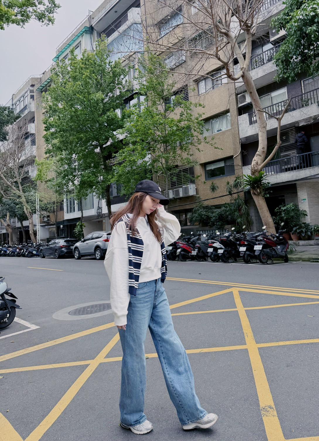 顯瘦小彎刀牛仔褲