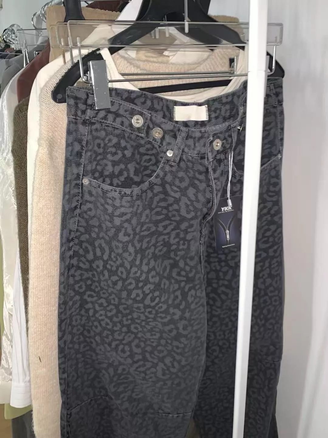 灰黑時髦豹紋褲