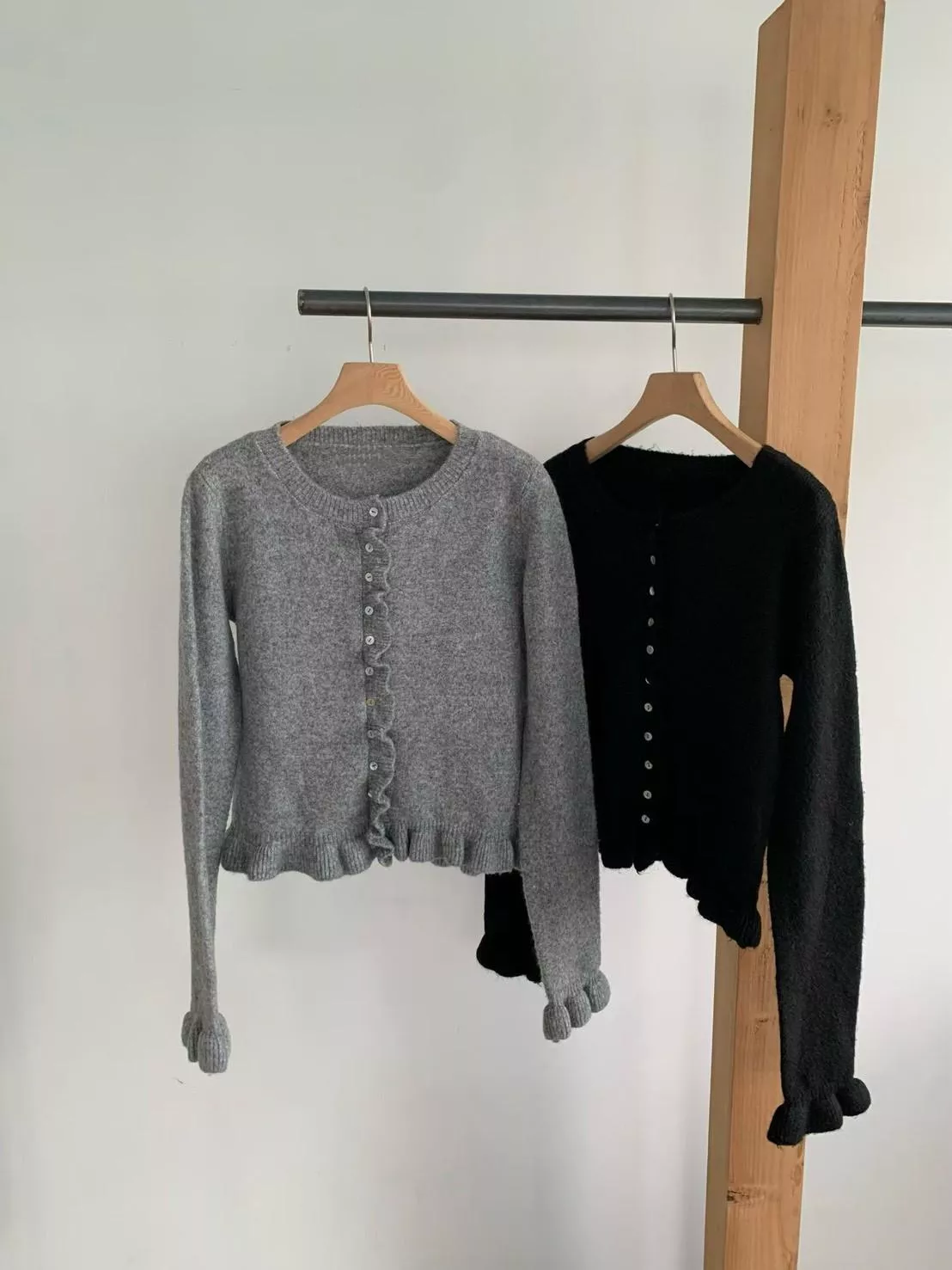 小捲捲花邊針織衫