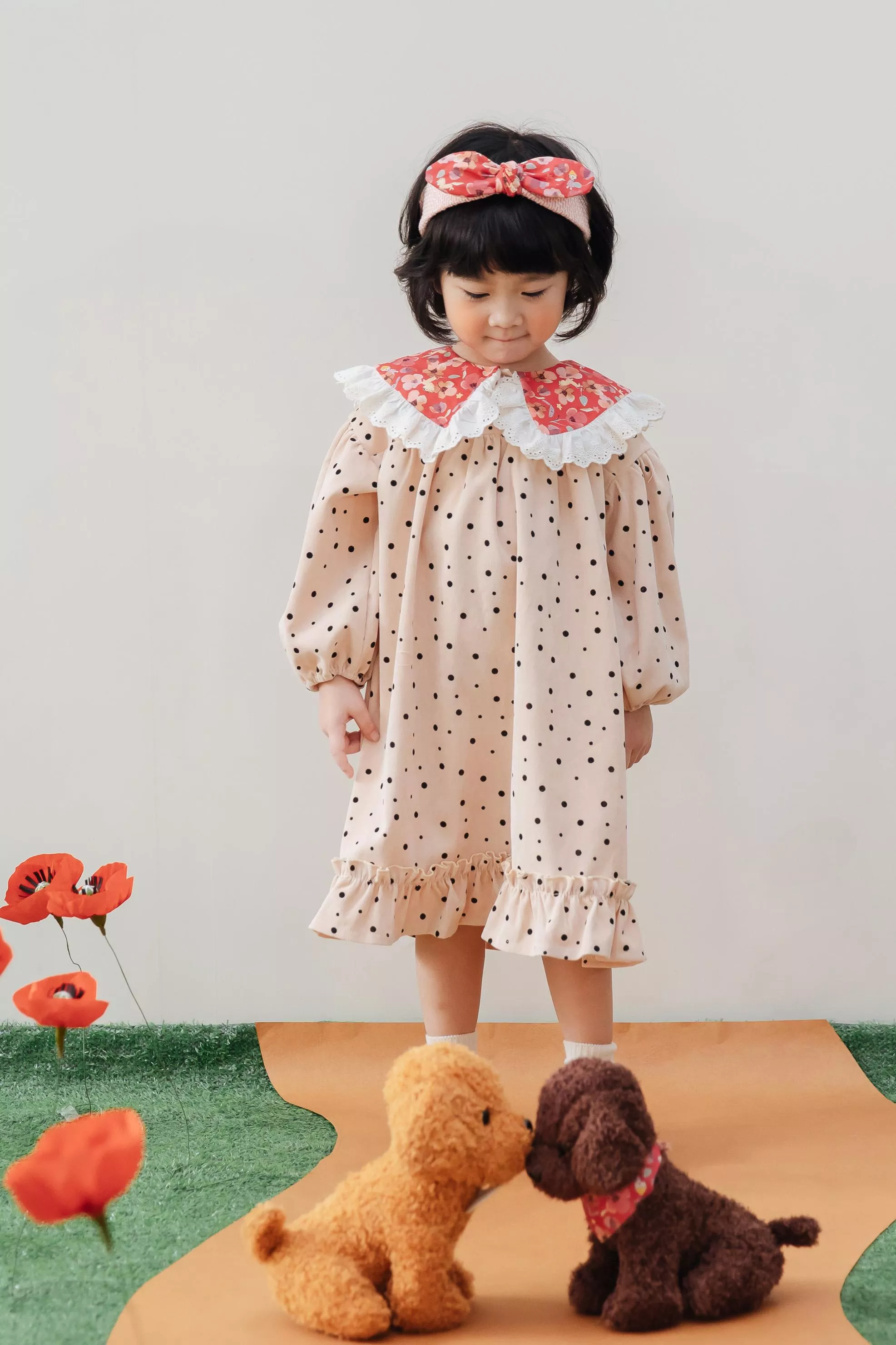 桃樂絲蕾絲花領洋裝