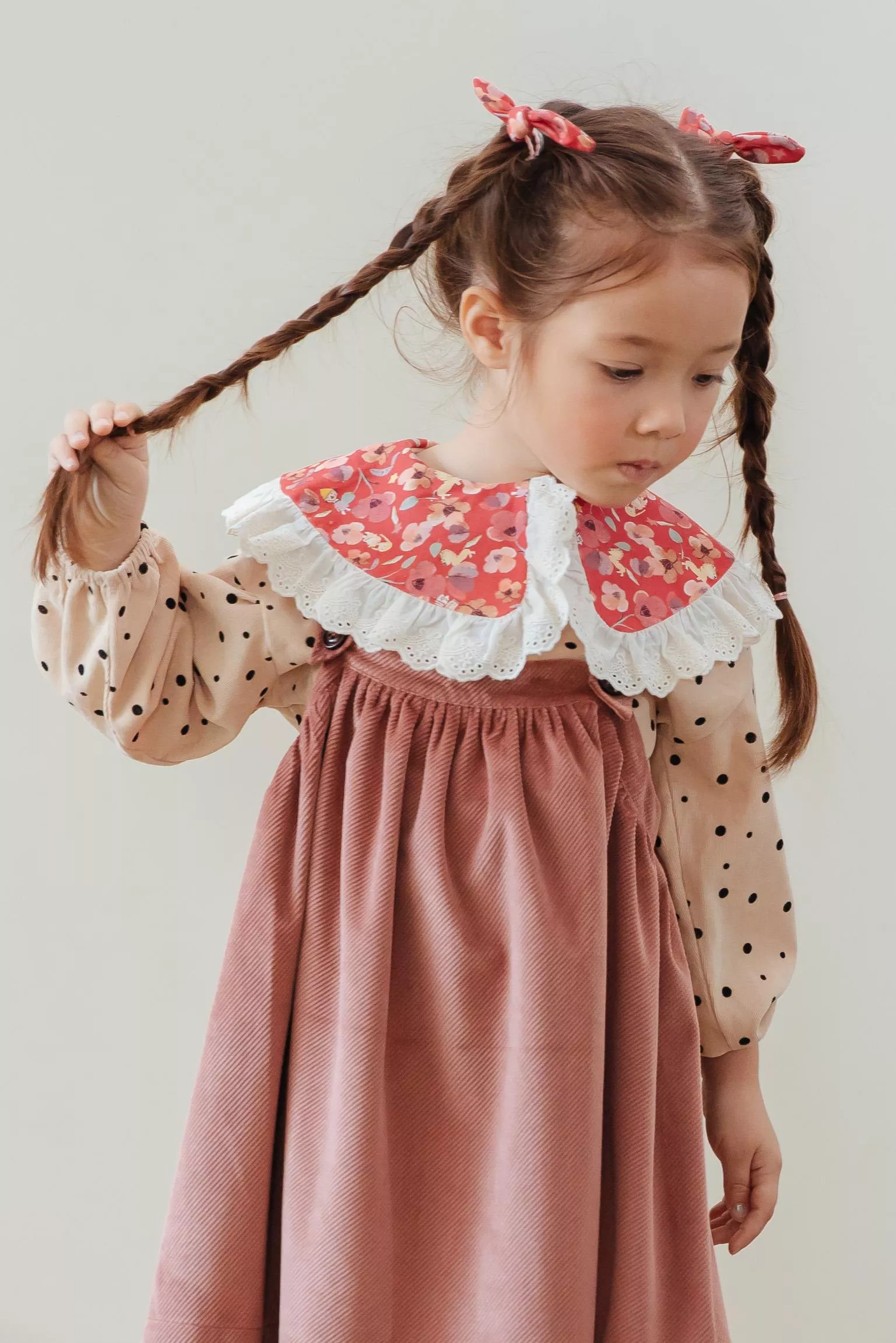 桃樂絲蕾絲花領上衣