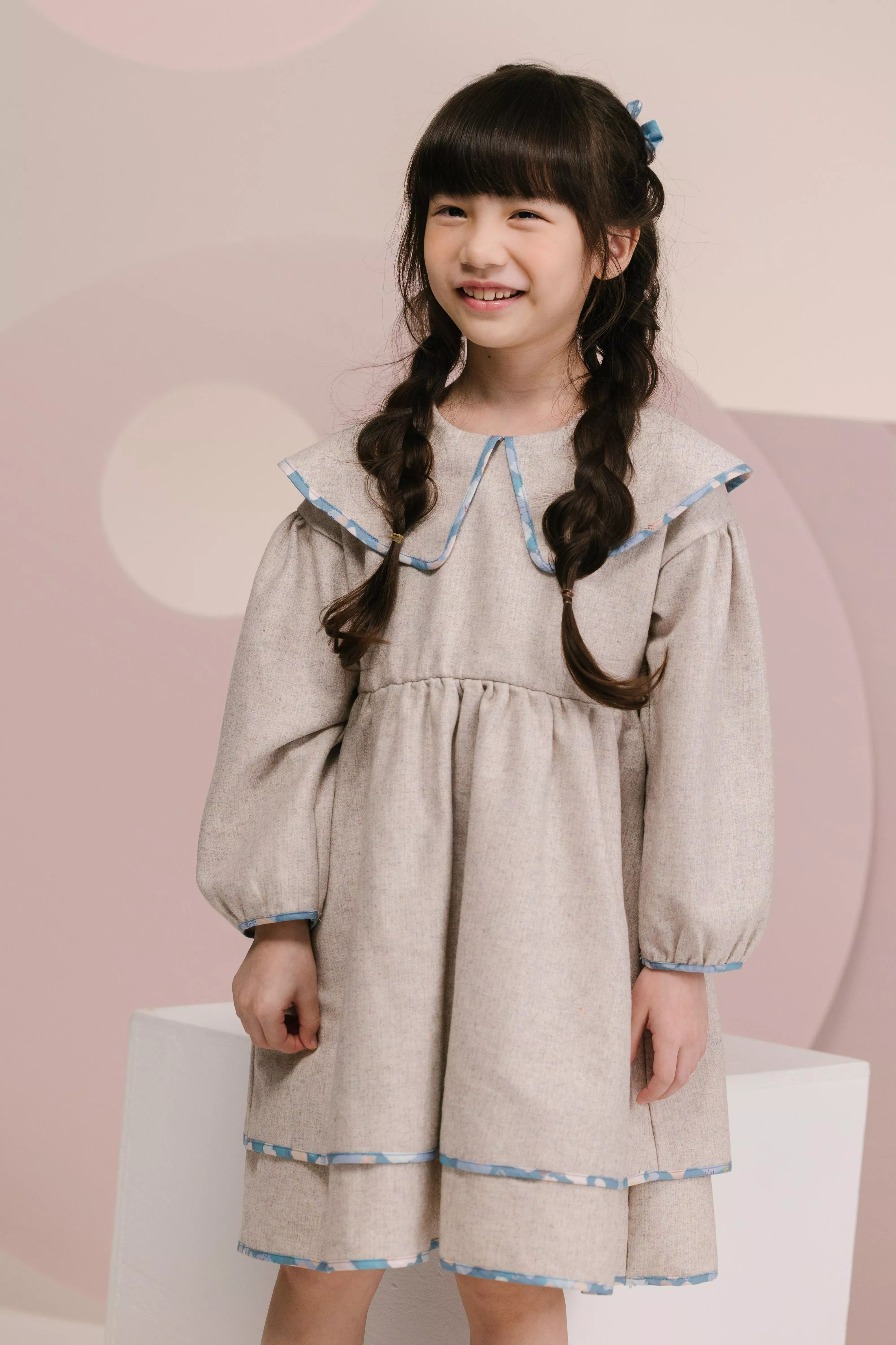 毛呢織紋滾邊洋裝