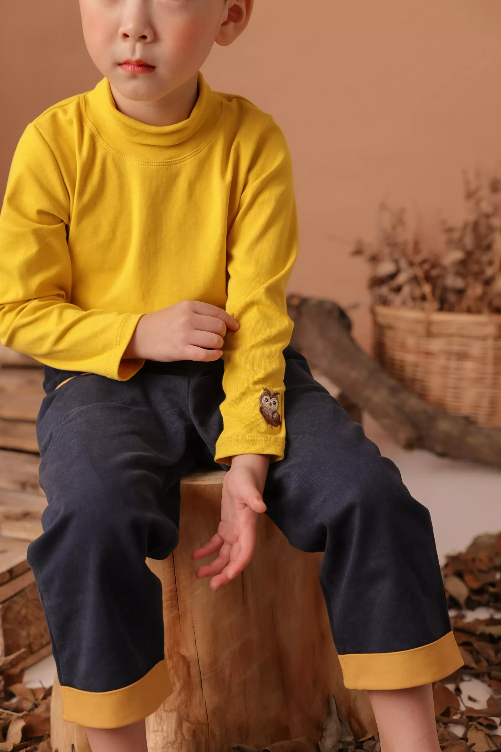 芥黃微高領上衣