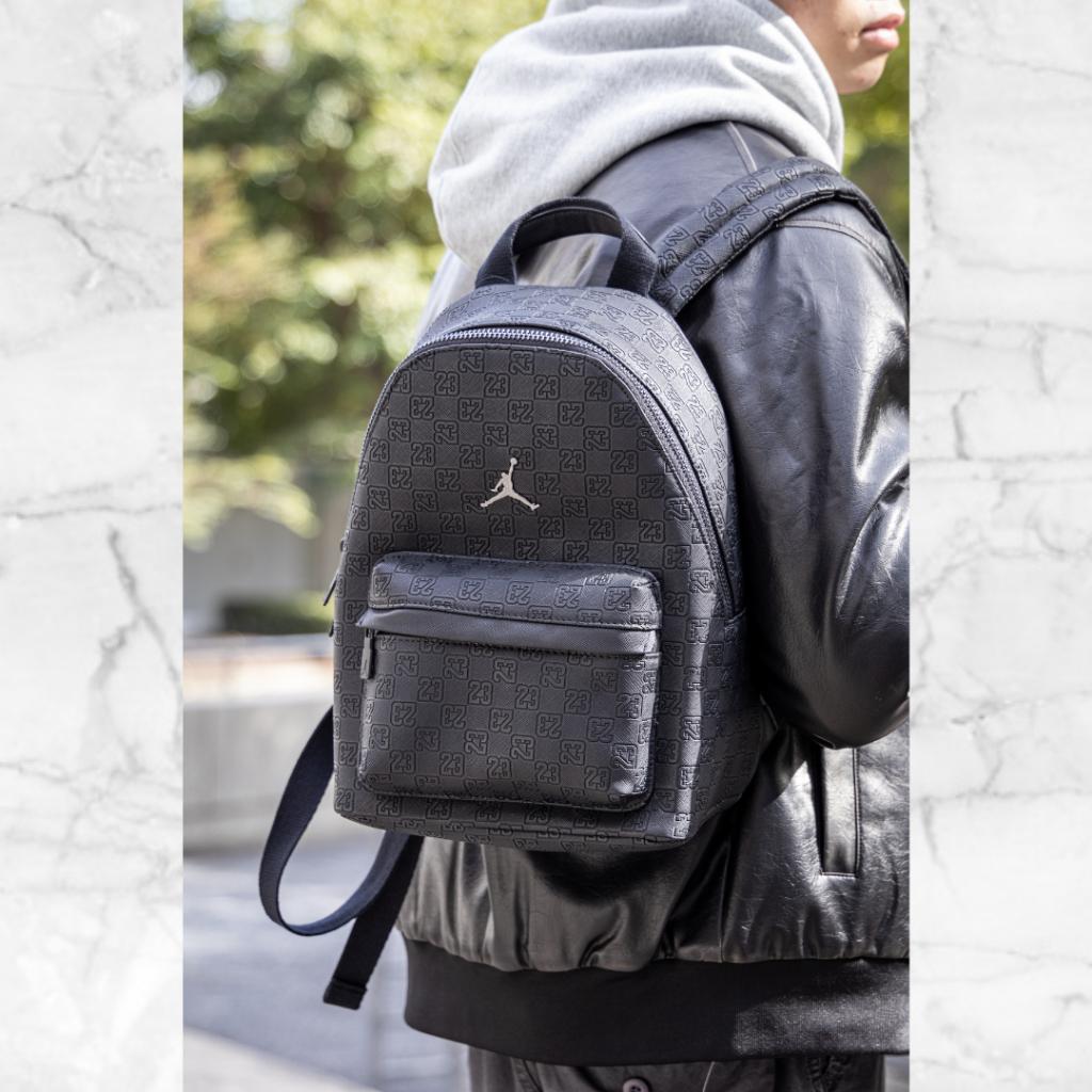『老皮衣櫥』Nike Jordan Monogram 老花系列 棋盤格 雙肩包 後背包 大容量20L 黑色後背包 喬丹