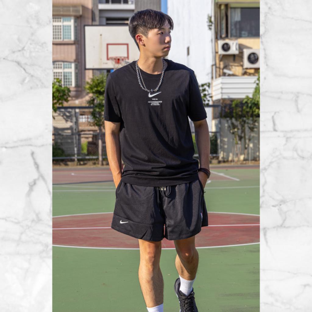 『老皮衣櫥』Nike NSW Swoosh Tee 背後大Logo文字標語短袖T恤 DZ2882-010