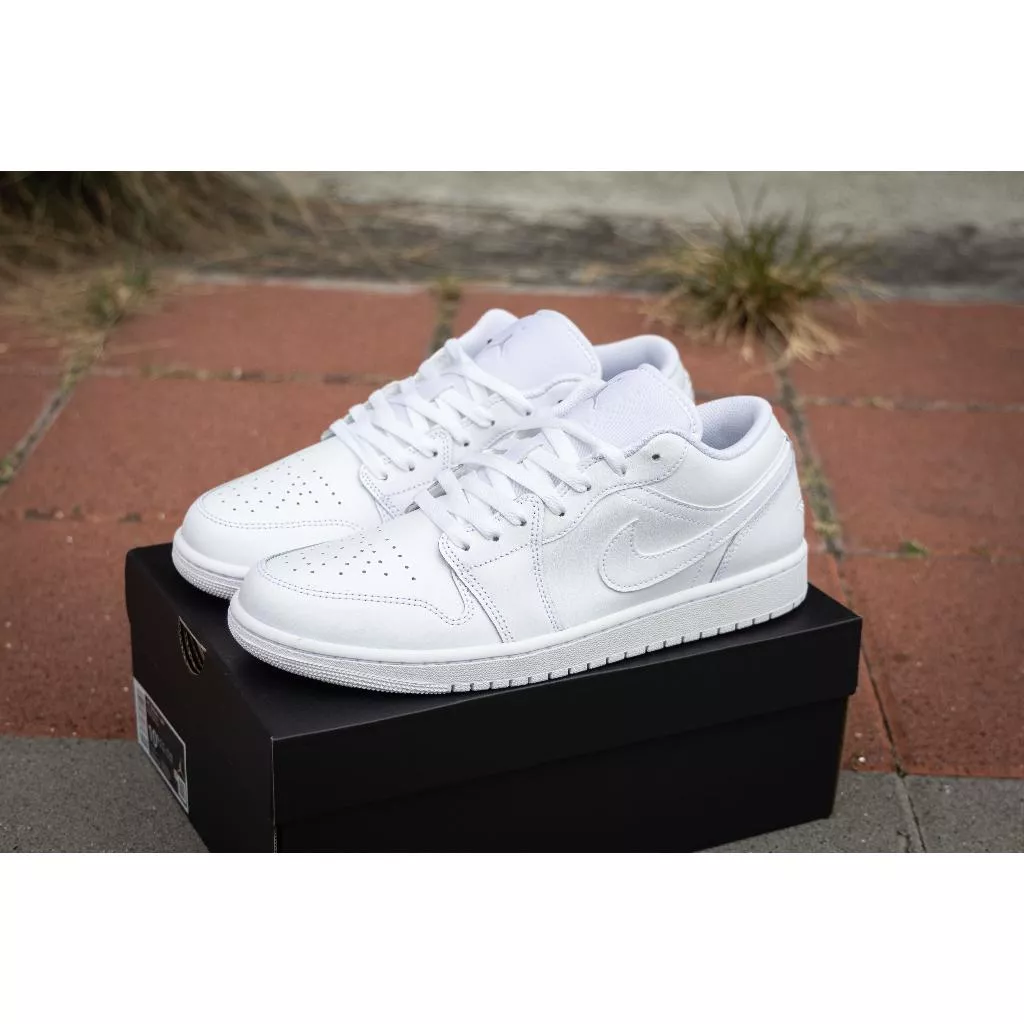 『老皮衣櫥』蝦皮最便宜 台公 AJ1 Low Triple White 全白 白鞋 553558-136