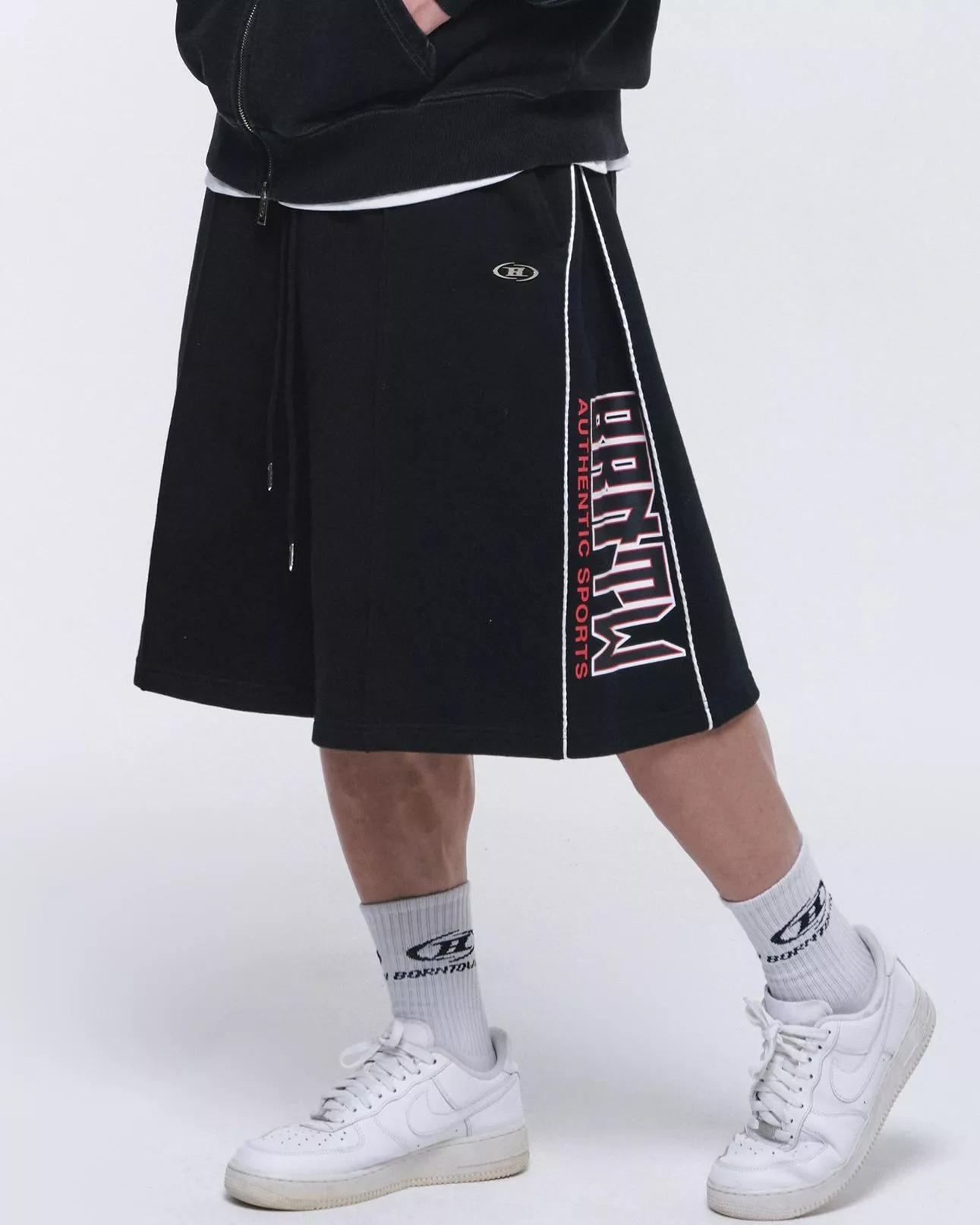 Born to win／25 SS : TRACK 1st／SIDE TWO TUCK BERMUDA PANTS [BLACK]
