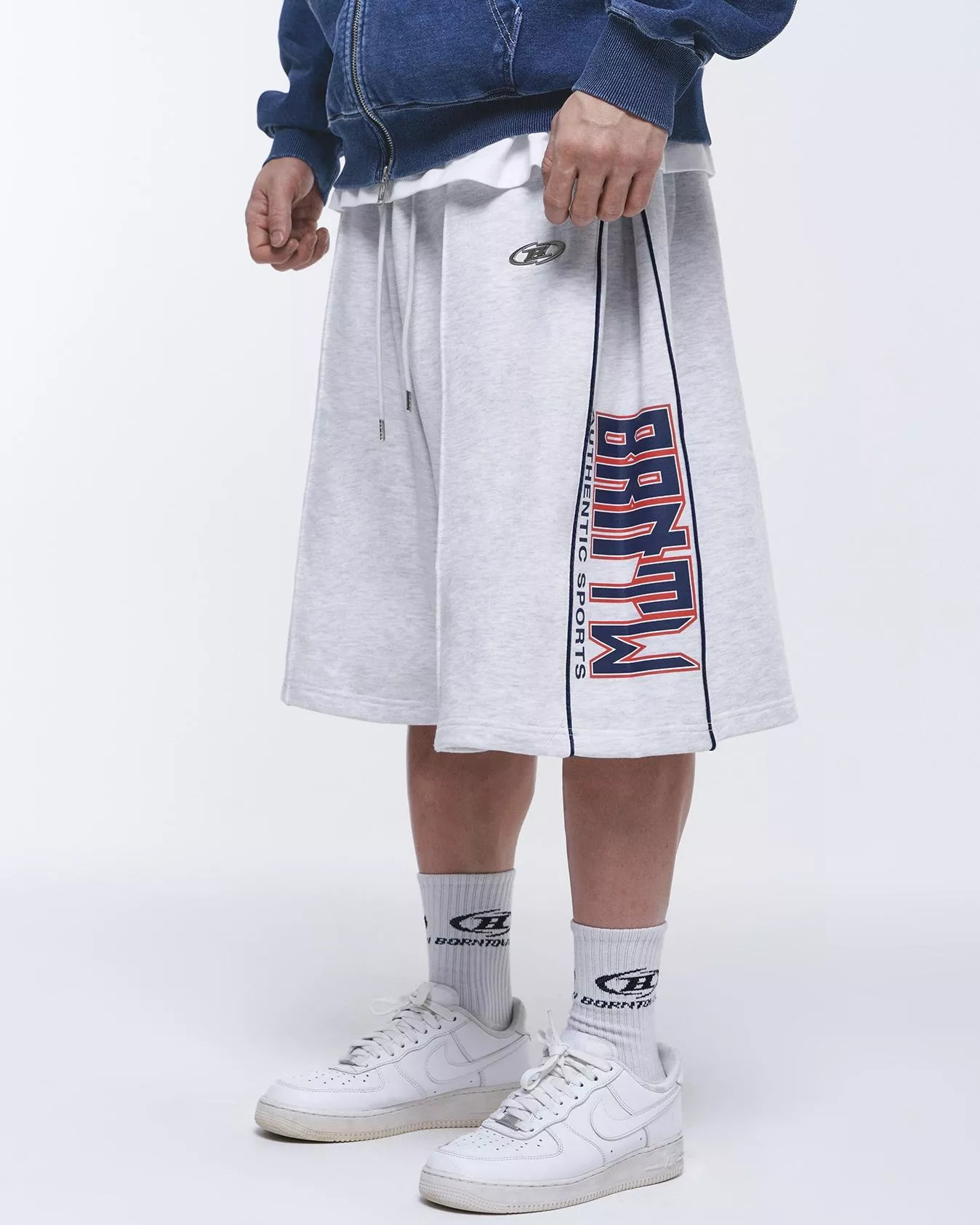 Born to win／25 SS : TRACK 1st／SIDE TWO TUCK BERMUDA PANTS [WHITE MELANGE]
