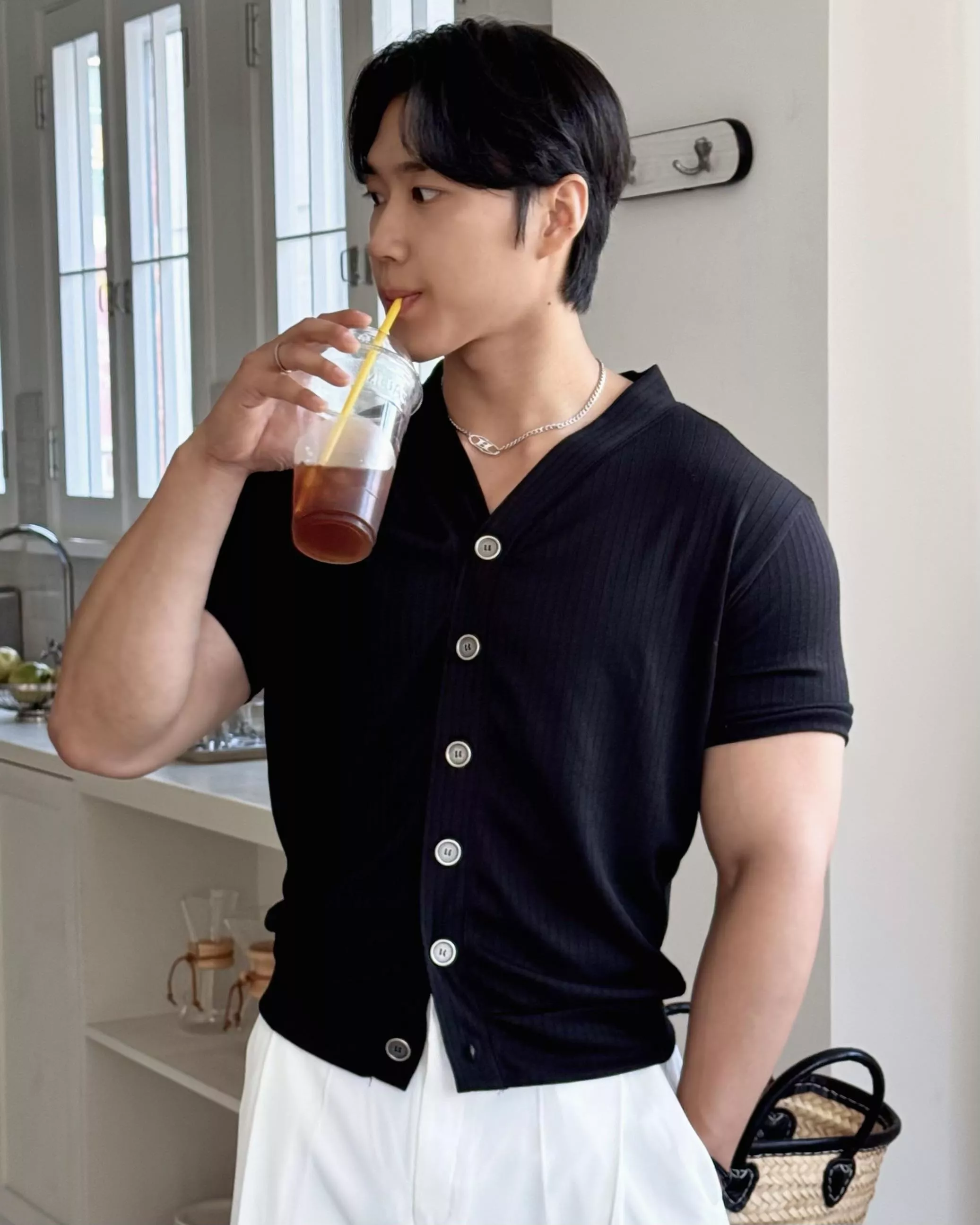 性感輪廓 修身肌感坑紋 深V開襟衫