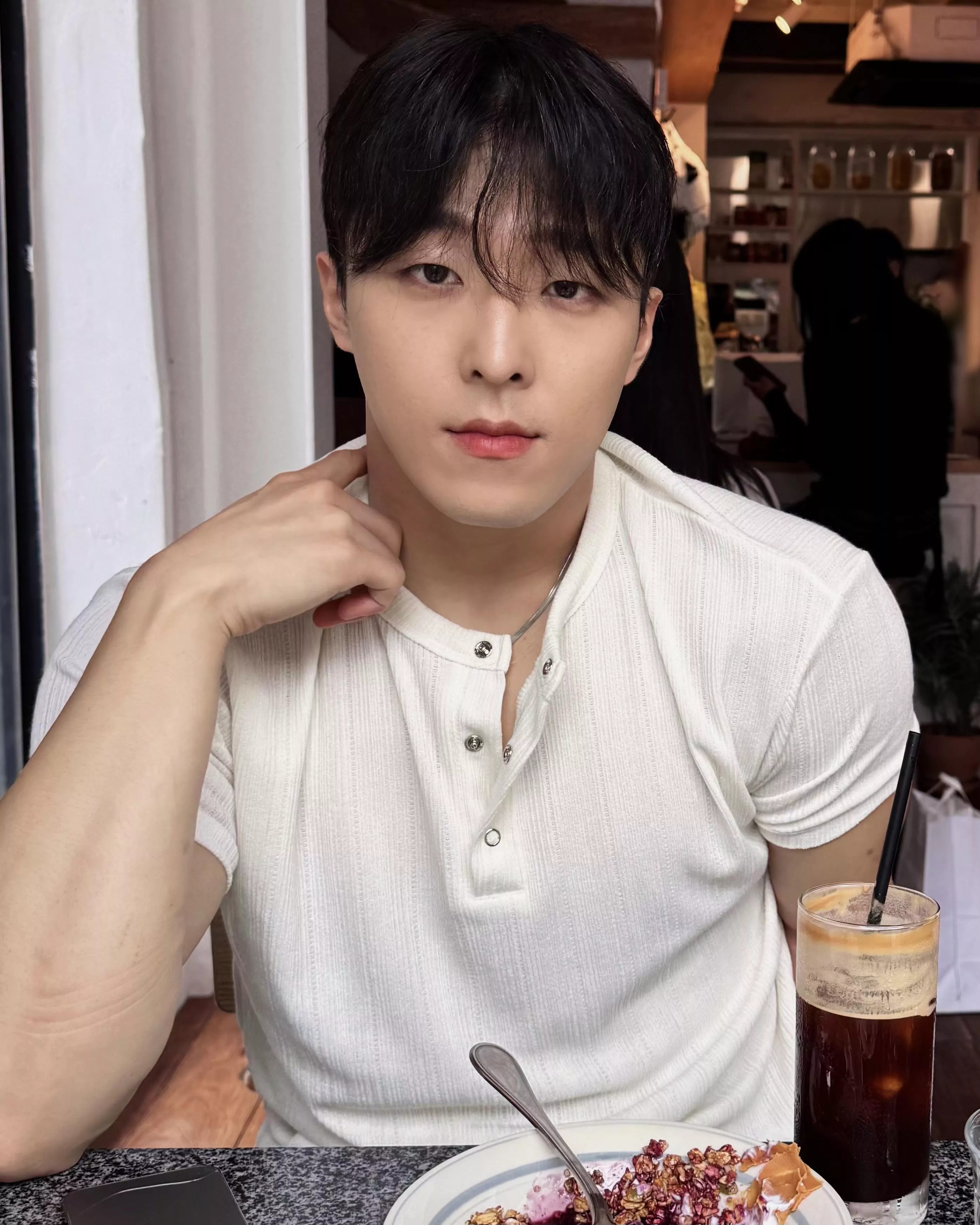 戚風微皺摺紋理 按扣式亨利領