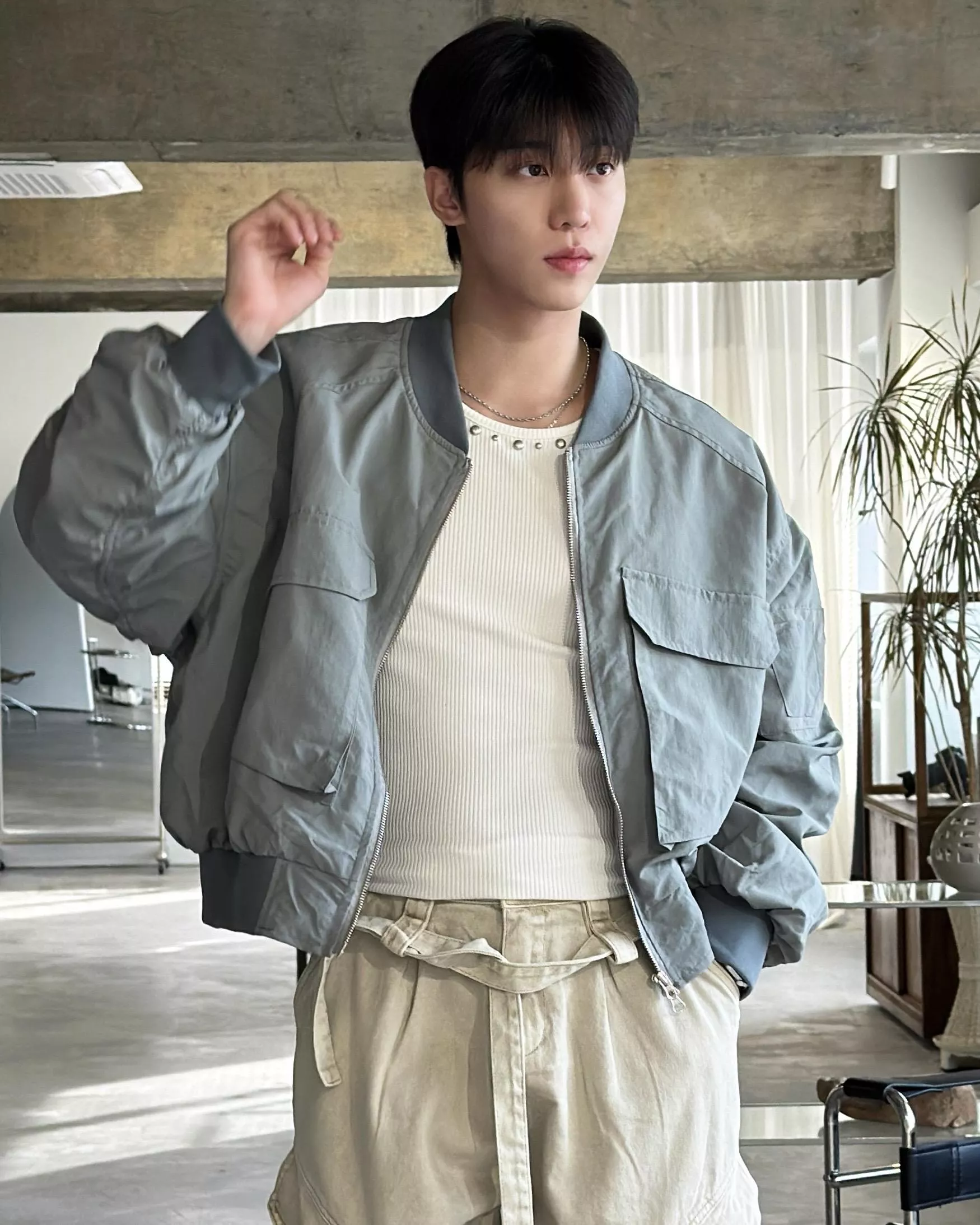 輕薄泰坦 短版MA-1抓皺飛行外套