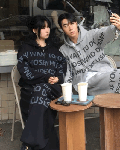 秋冬情侶 大字母短版連帽外套 (可ꜱᴇᴛ) 秋冬情侶 大字母短版連帽外套 (可ꜱᴇᴛ)
