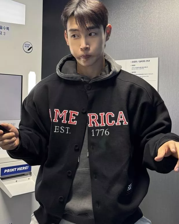 AMERICA 美國撞色拼色字母針織開衫