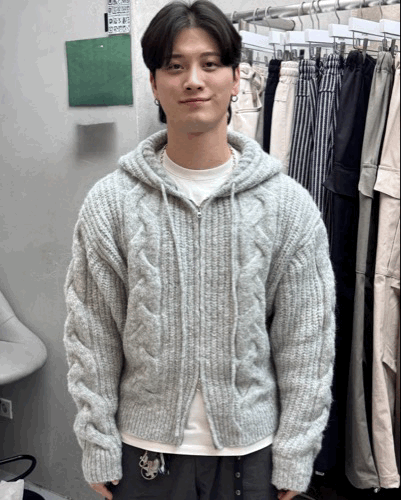 厚實柔軟男友 微短版麻花羊毛針織外套