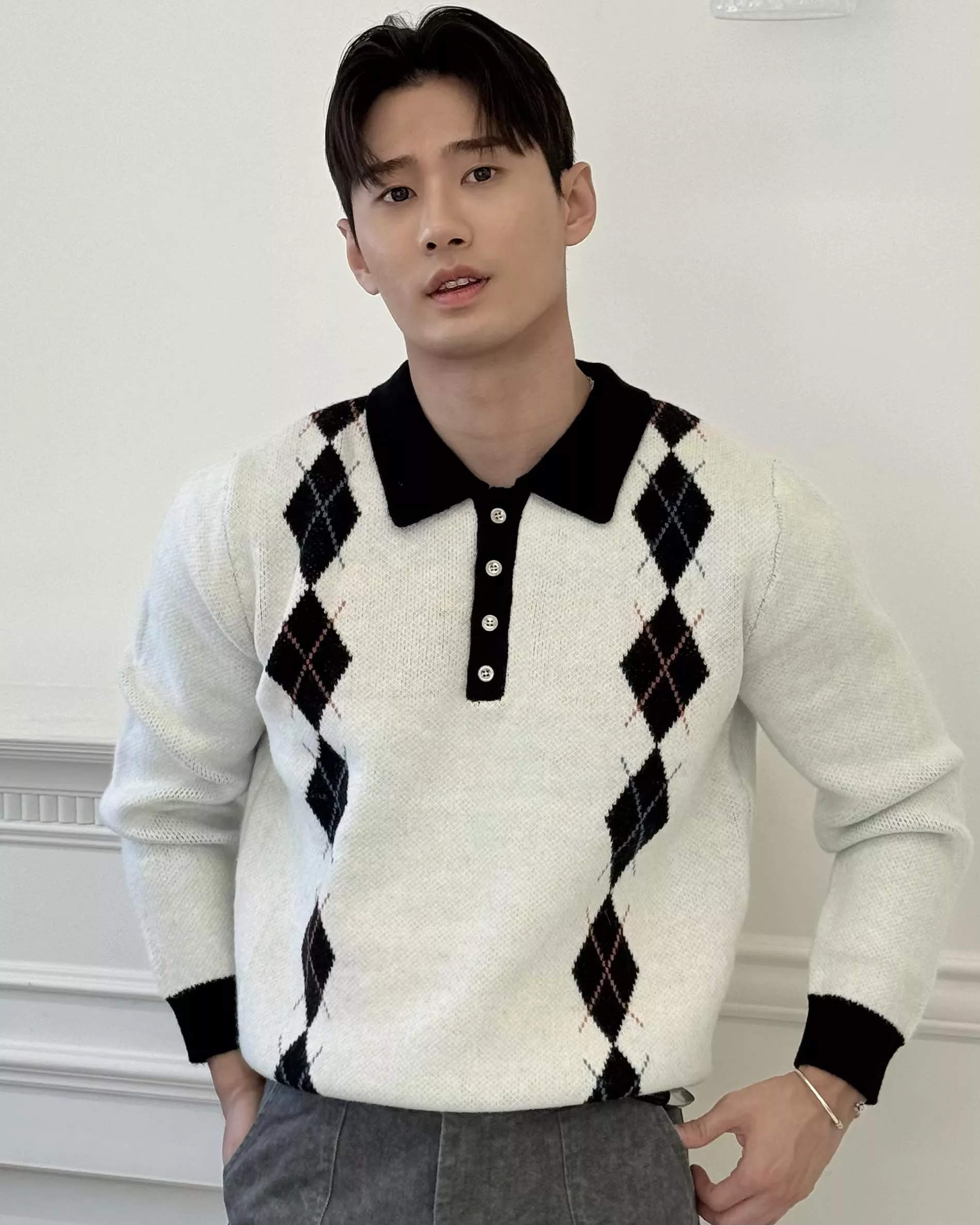 伽勒爾學院風 菱格紋短版針織衫