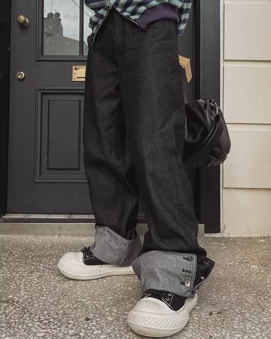 卷邊特色鞋釦 不落地寬版直筒牛仔褲