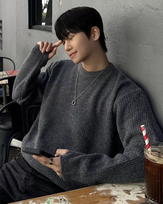 側開衩 暖手袖 短版哈奇針織衫