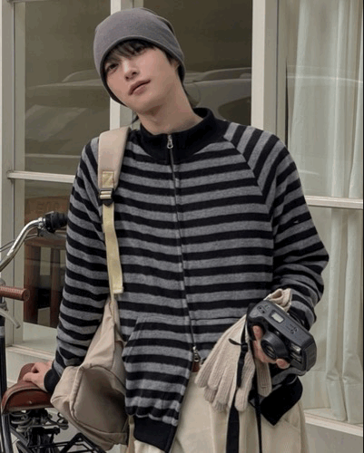 活潑跳色 亮眼條紋刷毛插肩袖外套