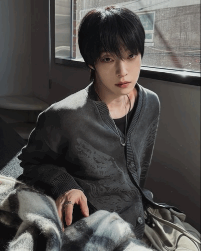 老鷹翅膀圖騰 水洗針織 V領開襟衫