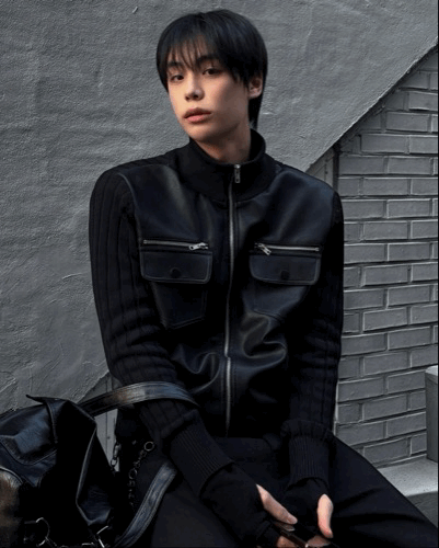 高冷感 皮革拼接 短版高領針織外套