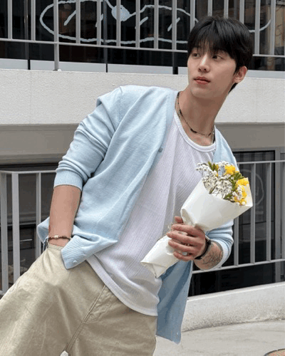 春日 莫代爾 親膚輕薄針織 V領開襟衫