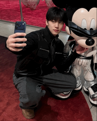 高冷感 皮革拼接 短版高領針織外套