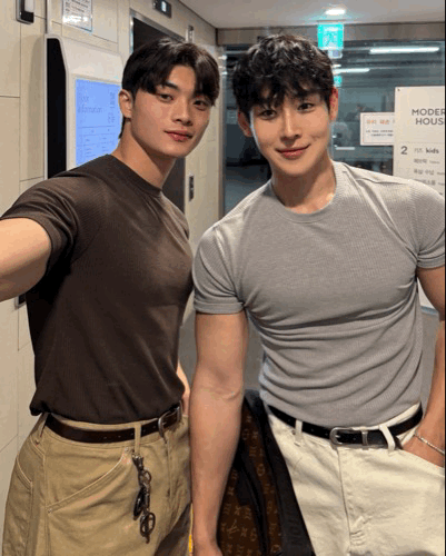 [任兩件700]顯壯肌肉 短版彈性羅紋 伏黑短袖