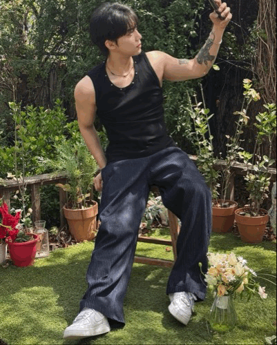 王子感 直筒微寬 細直紋丹寧牛仔褲