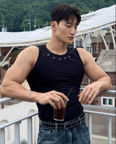 TWS申惟同款♡鉚釘彈孔 弧線羅紋合身背心