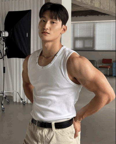 TWS申惟同款♡鉚釘邊緣 休閒微合身背心