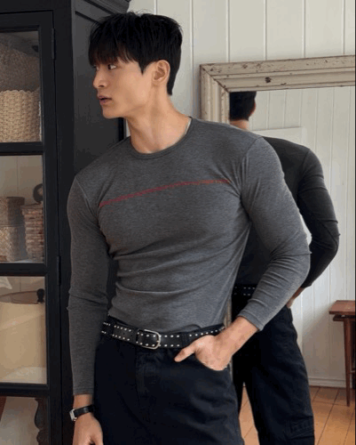 顯壯合身 SlimFit 胸肌字母 薄長袖