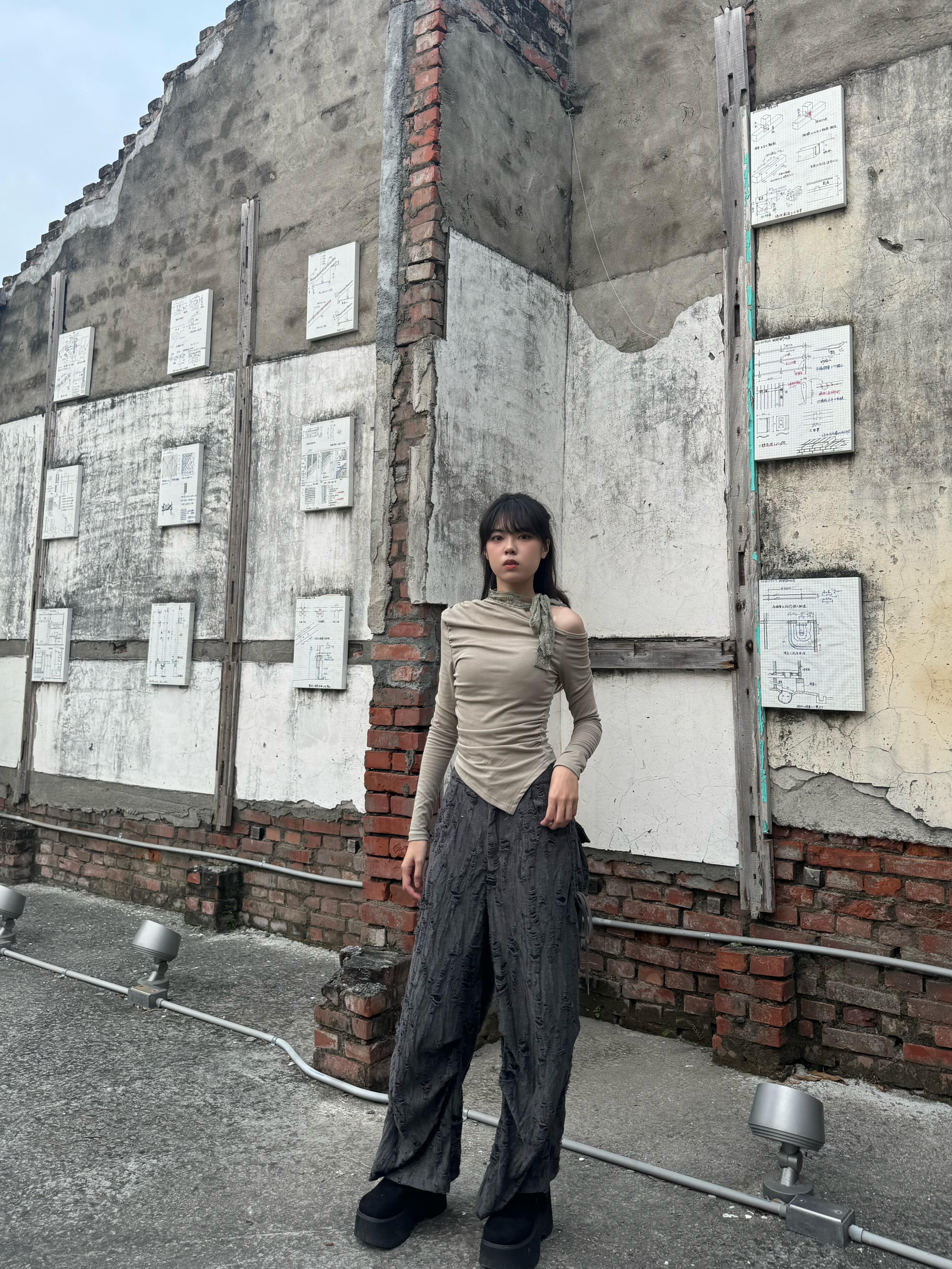 法式蕾絲綁帶斜肩修身上衣