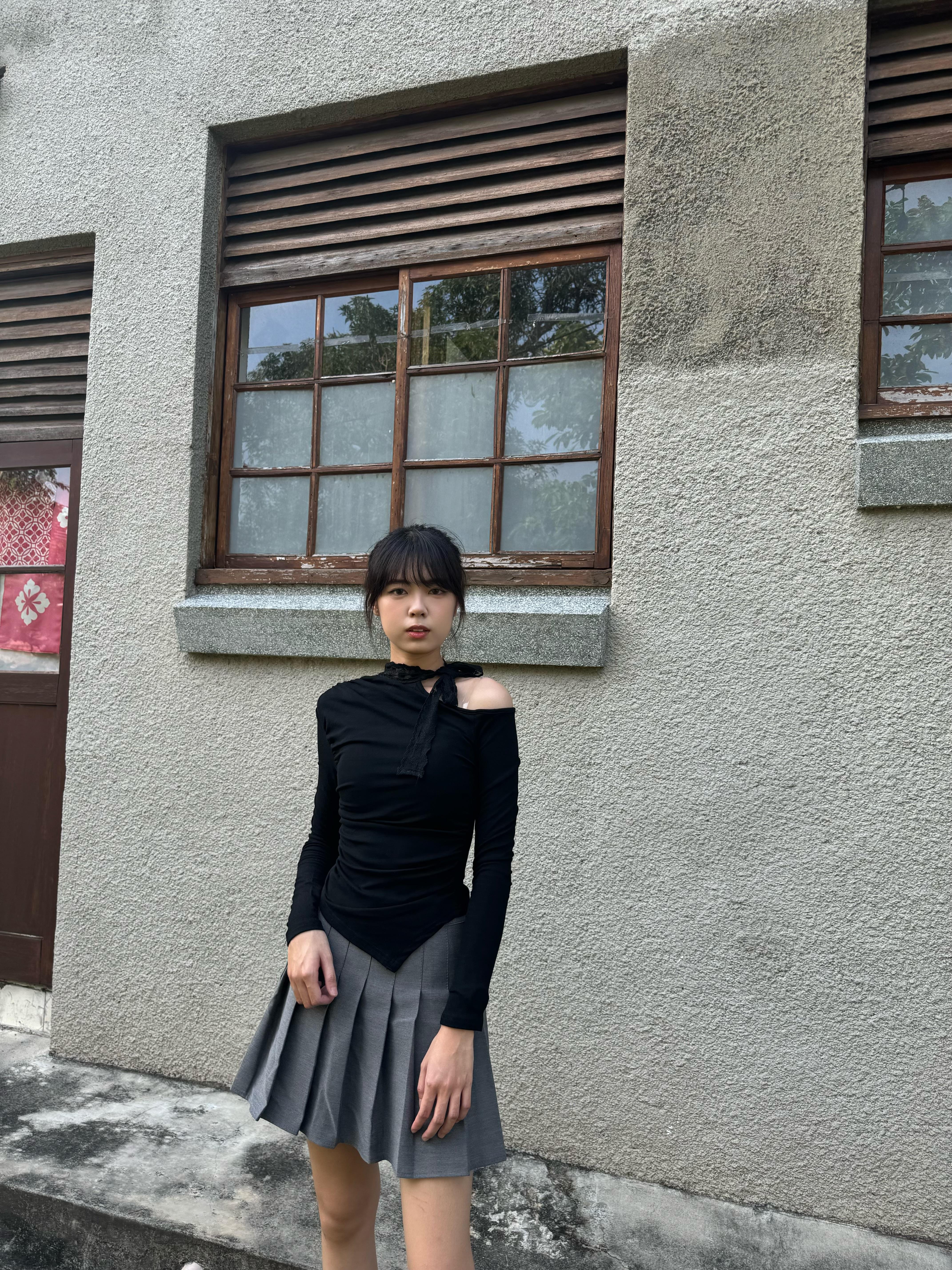 法式蕾絲綁帶斜肩修身上衣