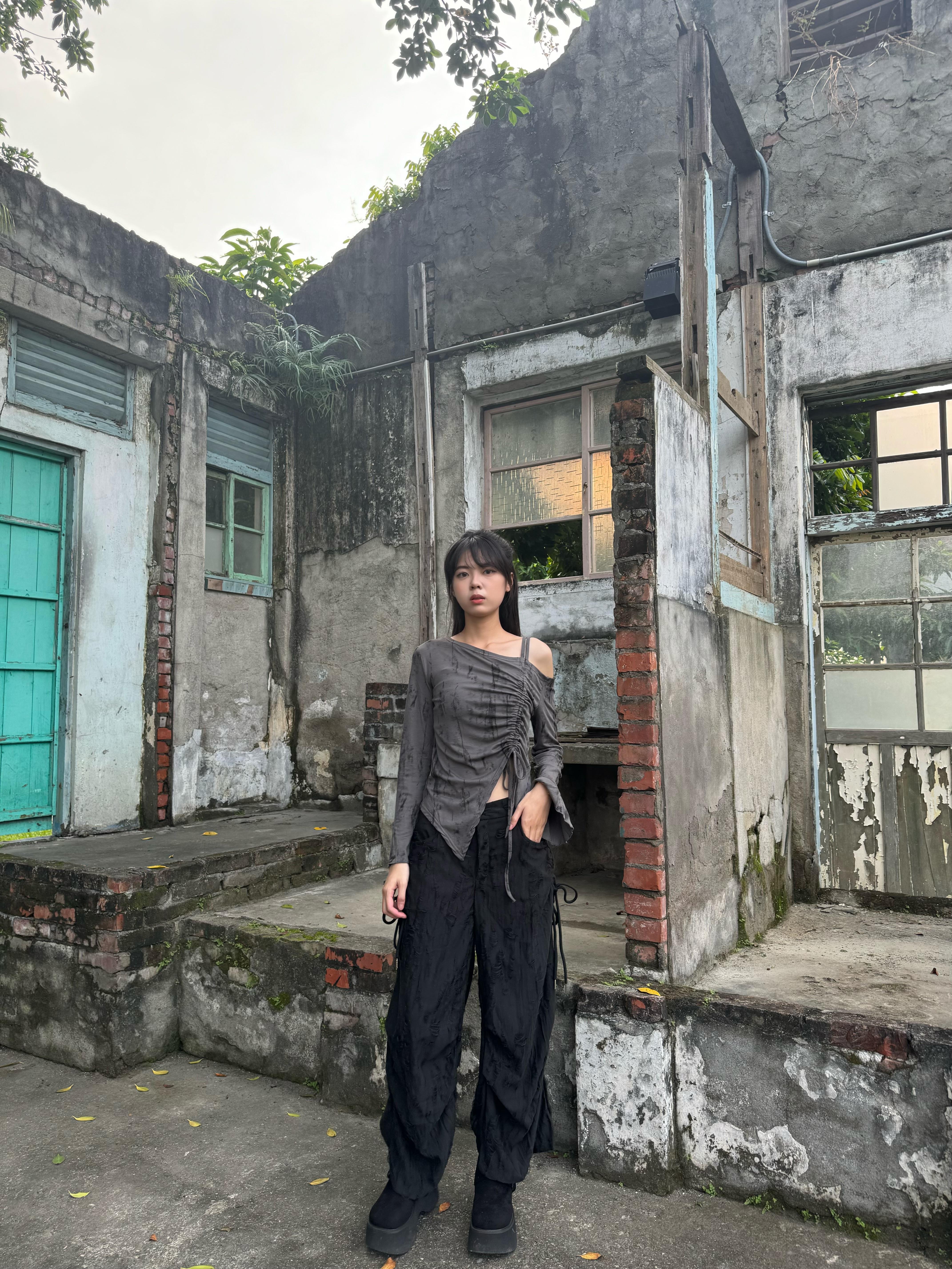 破碎感抽繩設計落地褲