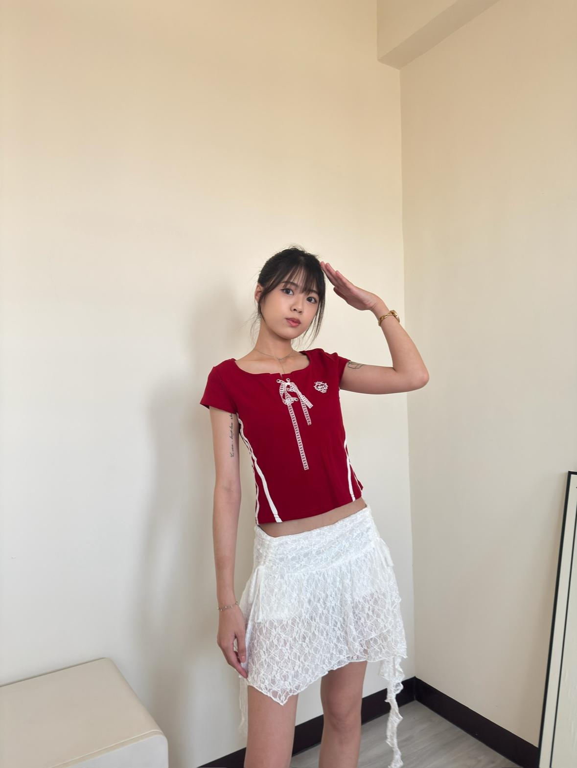 藏紅戀曲美式學院短T（紅色）
