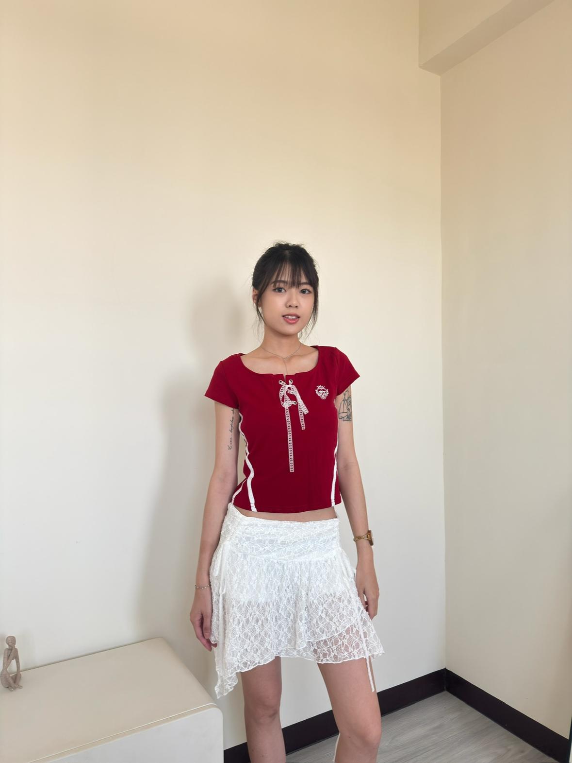 藏紅戀曲美式學院短T（紅色）