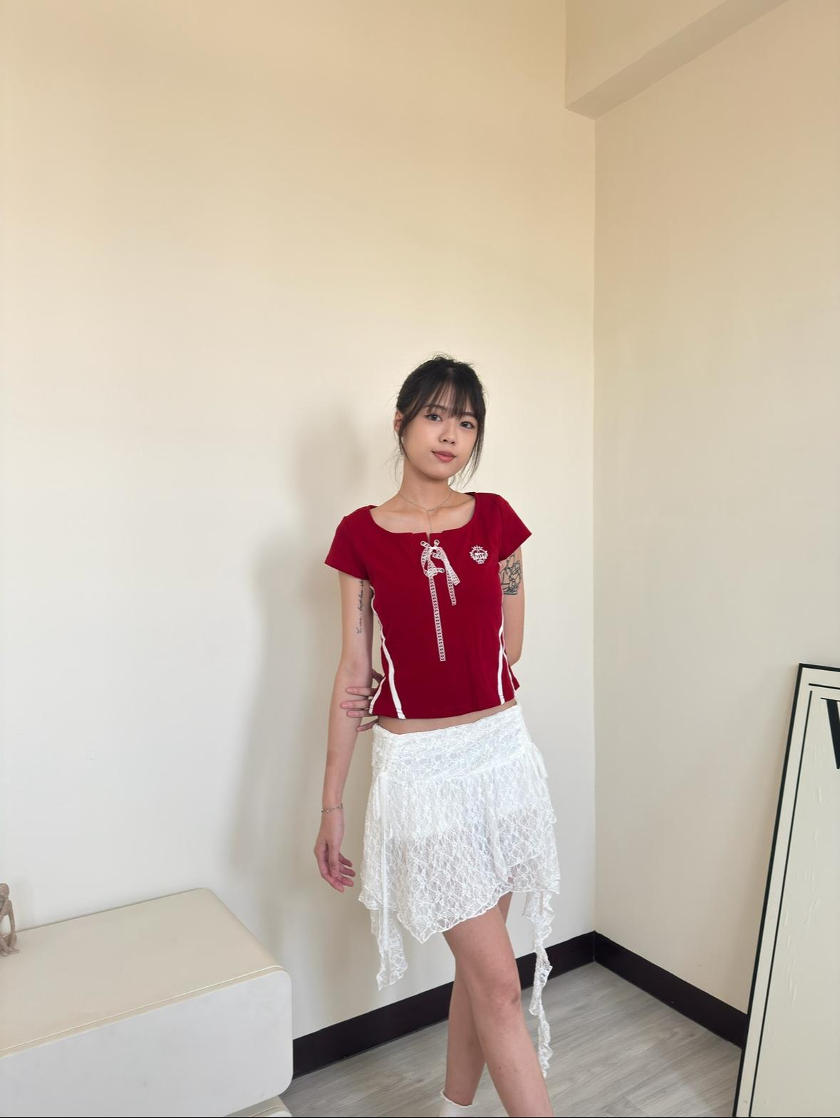 藏紅戀曲美式學院短T（紅色）