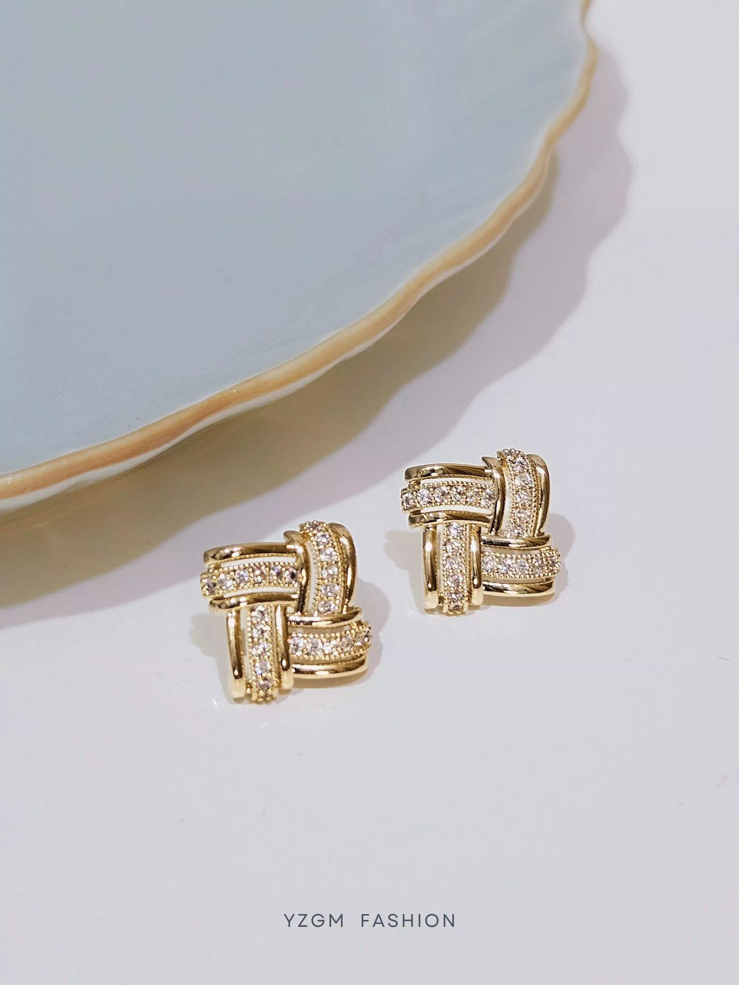 [S925銀針] 月的旋律 / 水鑽菱形耳環