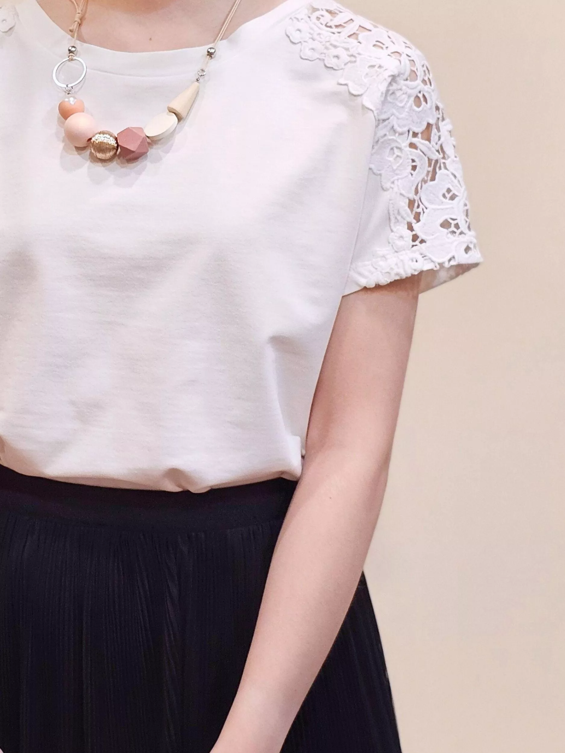 皎潔如月．短袖上衣 蕾絲鏤空氣質up