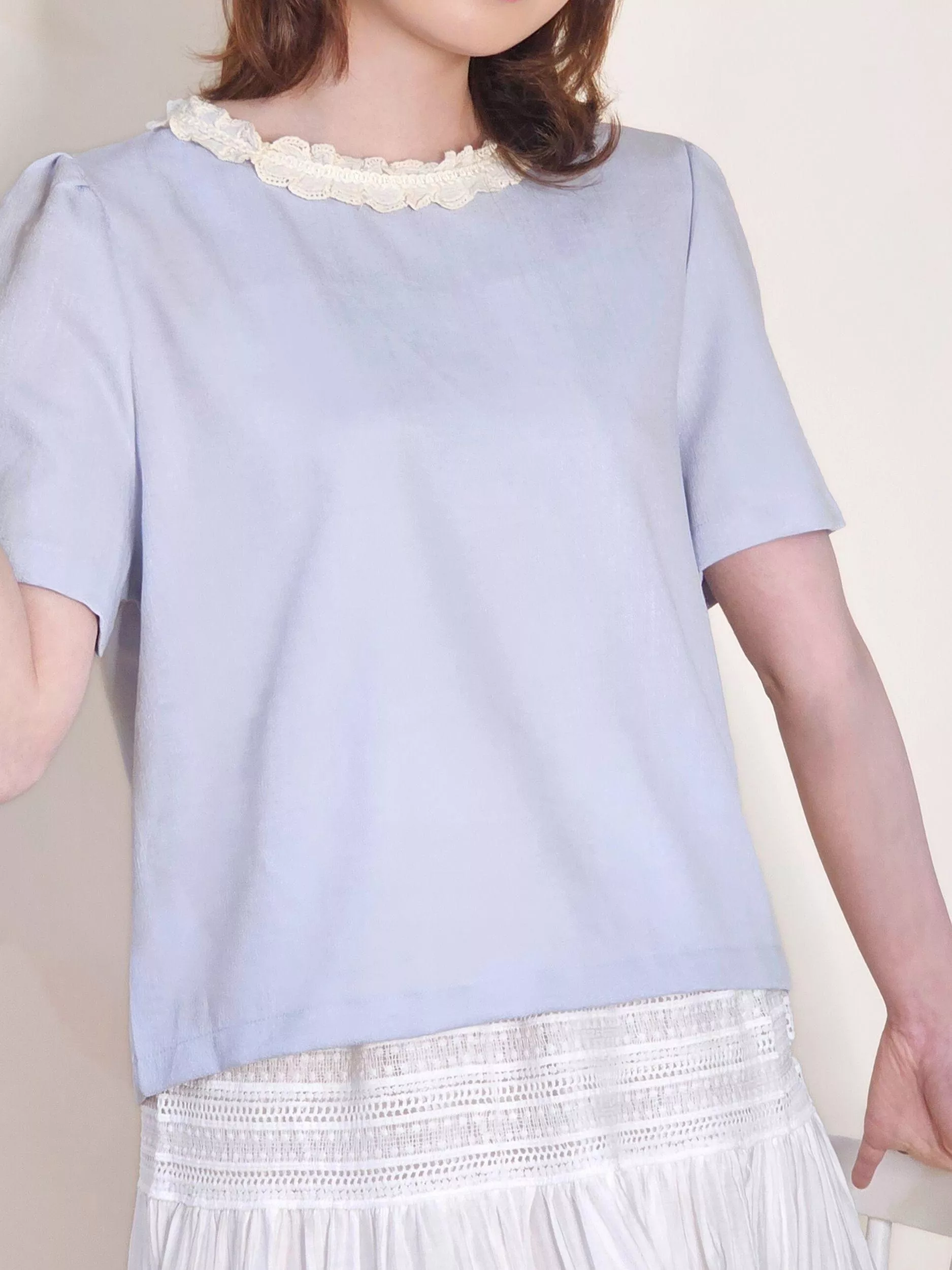 海藍晴空．蕾絲領上衣